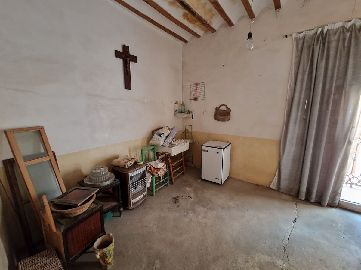 7 bedroom Townhouse for sale in Pinoso with pool - € 160,000 (Ref: 7397432)