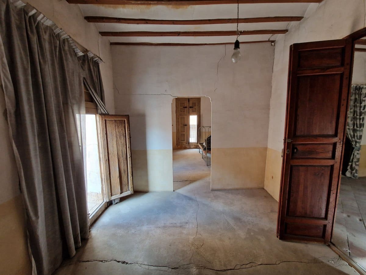 7 bedroom Townhouse for sale in Pinoso with pool - € 160,000 (Ref: 7397432)