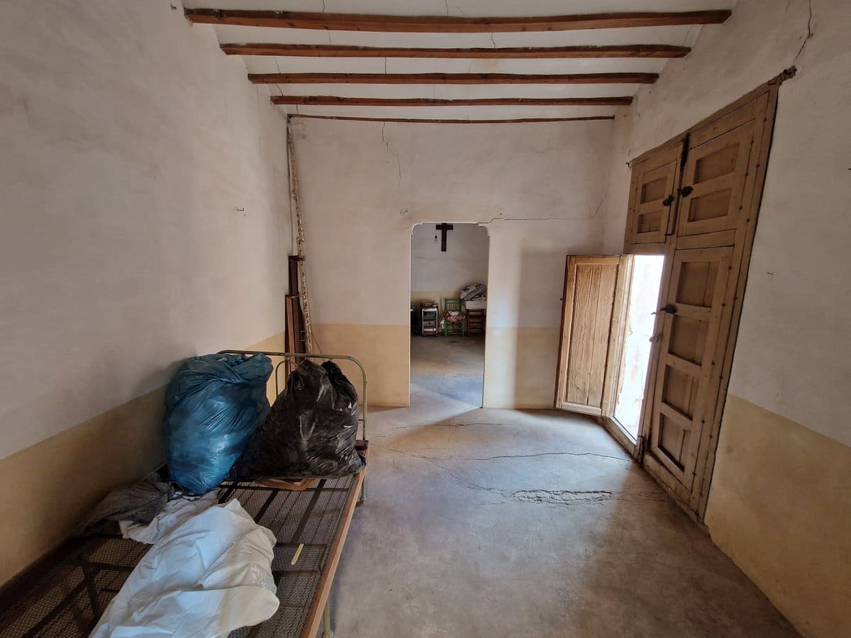 7 bedroom Townhouse for sale in Pinoso with pool - € 160,000 (Ref: 7397432)