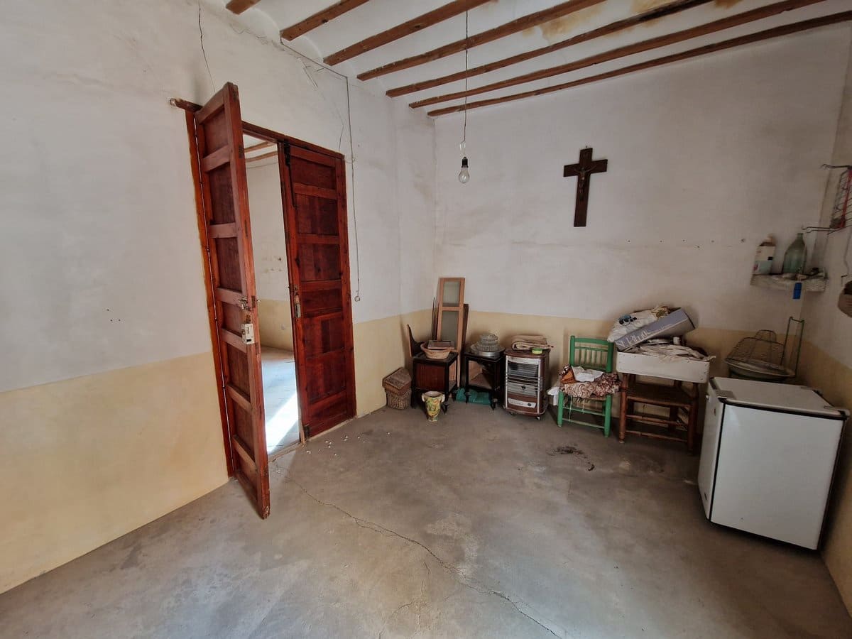 7 bedroom Townhouse for sale in Pinoso with pool - € 160,000 (Ref: 7397432)