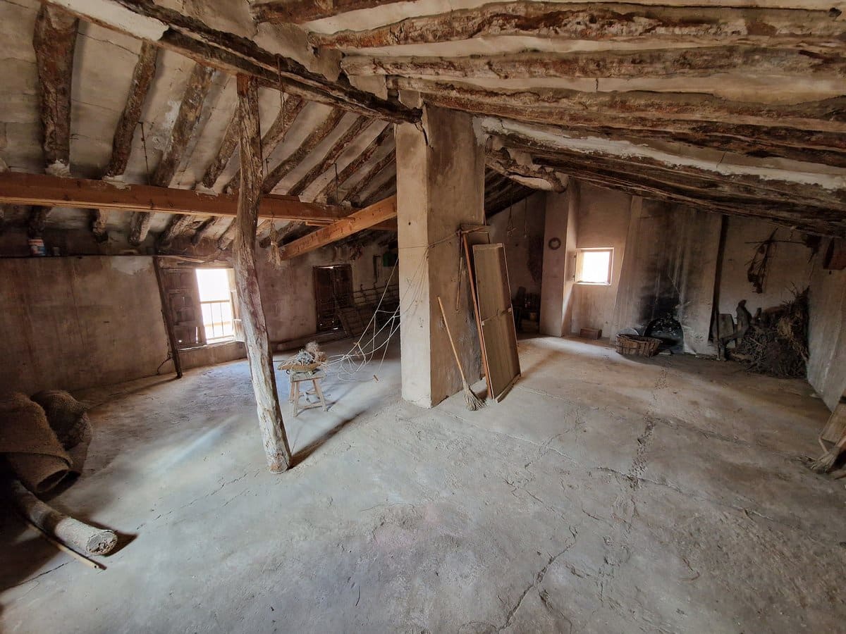 7 bedroom Townhouse for sale in Pinoso with pool - € 160,000 (Ref: 7397432)