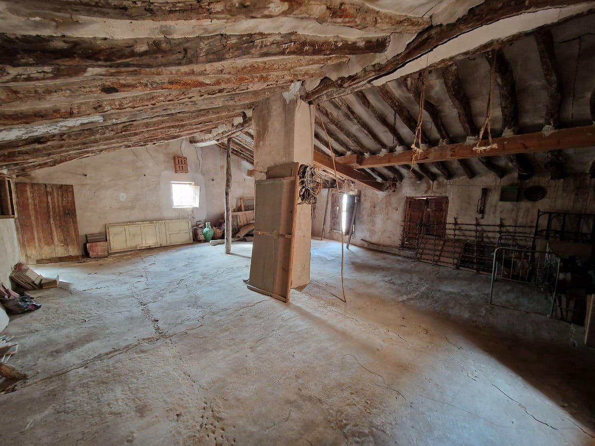 7 bedroom Townhouse for sale in Pinoso with pool - € 160,000 (Ref: 7397432)