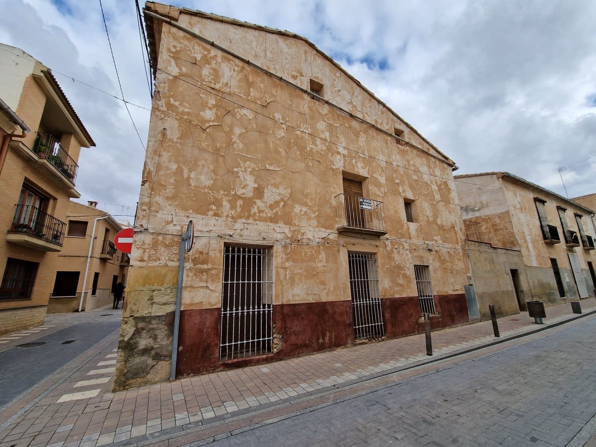 7 bedroom Townhouse for sale in Pinoso with pool - € 160,000 (Ref: 7397432)