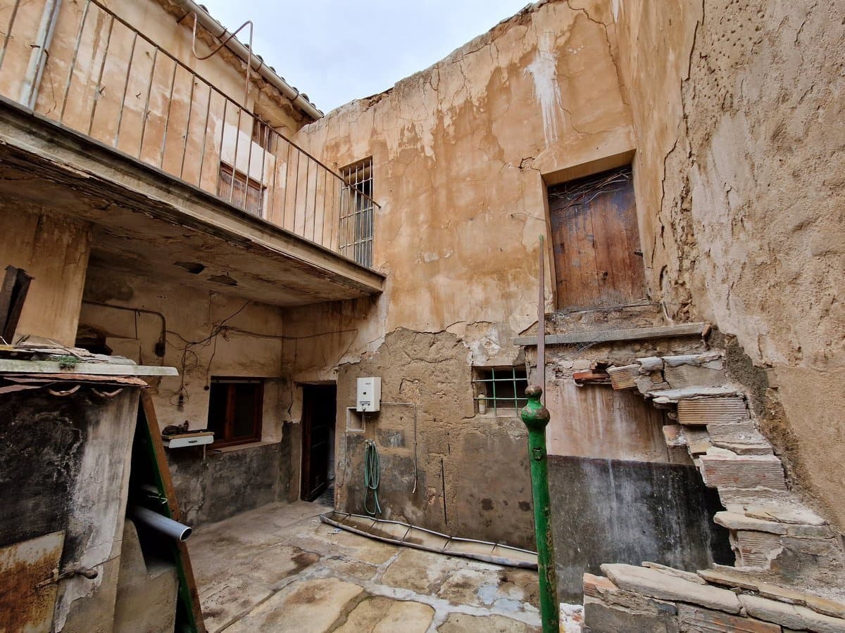 7 bedroom Townhouse for sale in Pinoso with pool - € 160,000 (Ref: 7397432)
