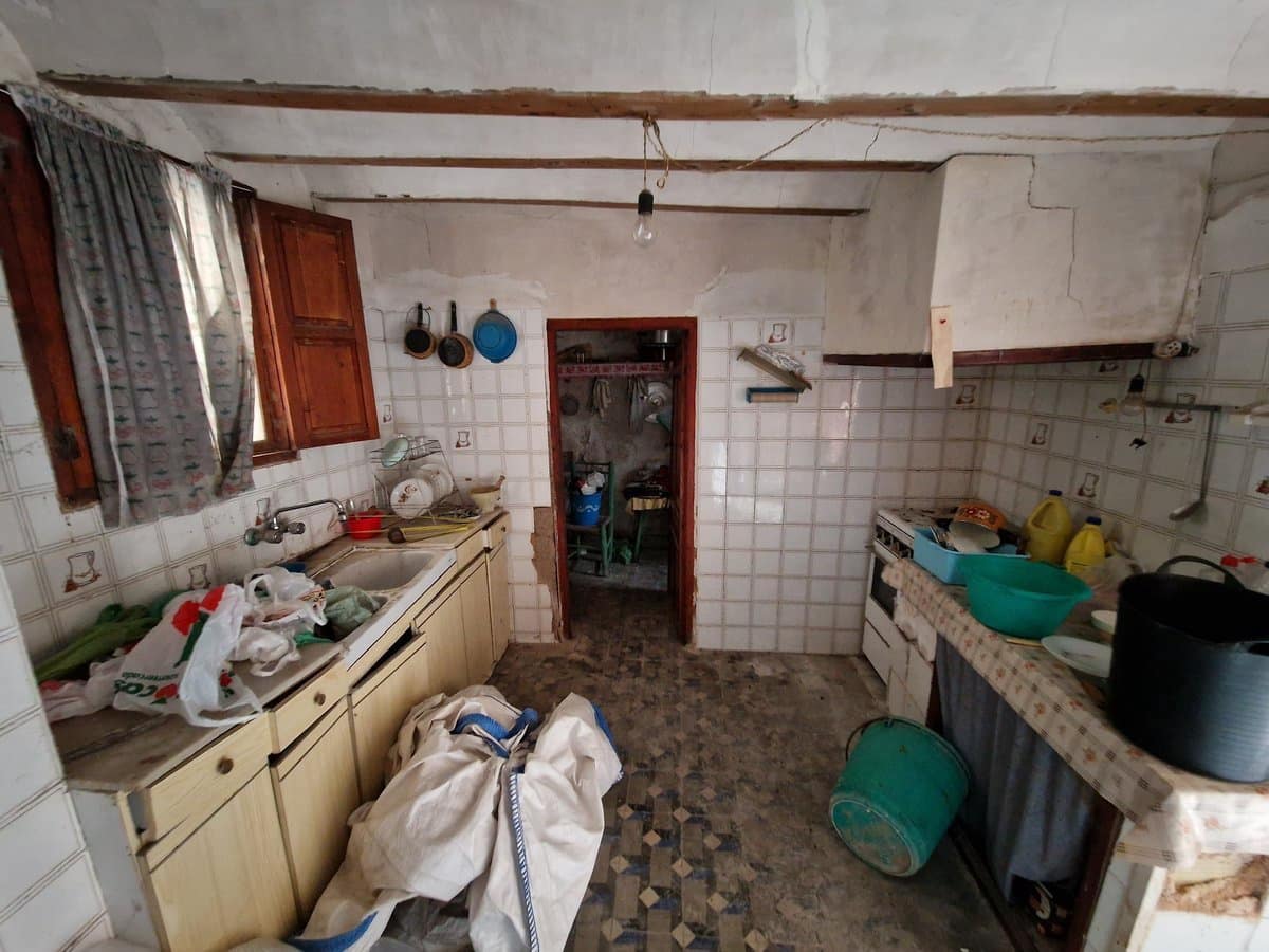 7 bedroom Townhouse for sale in Pinoso with pool - € 160,000 (Ref: 7397432)