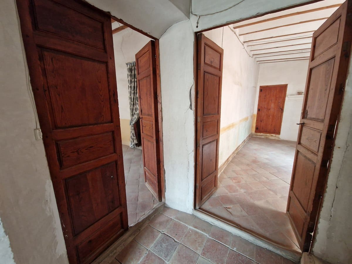 7 bedroom Townhouse for sale in Pinoso with pool - € 160,000 (Ref: 7397432)