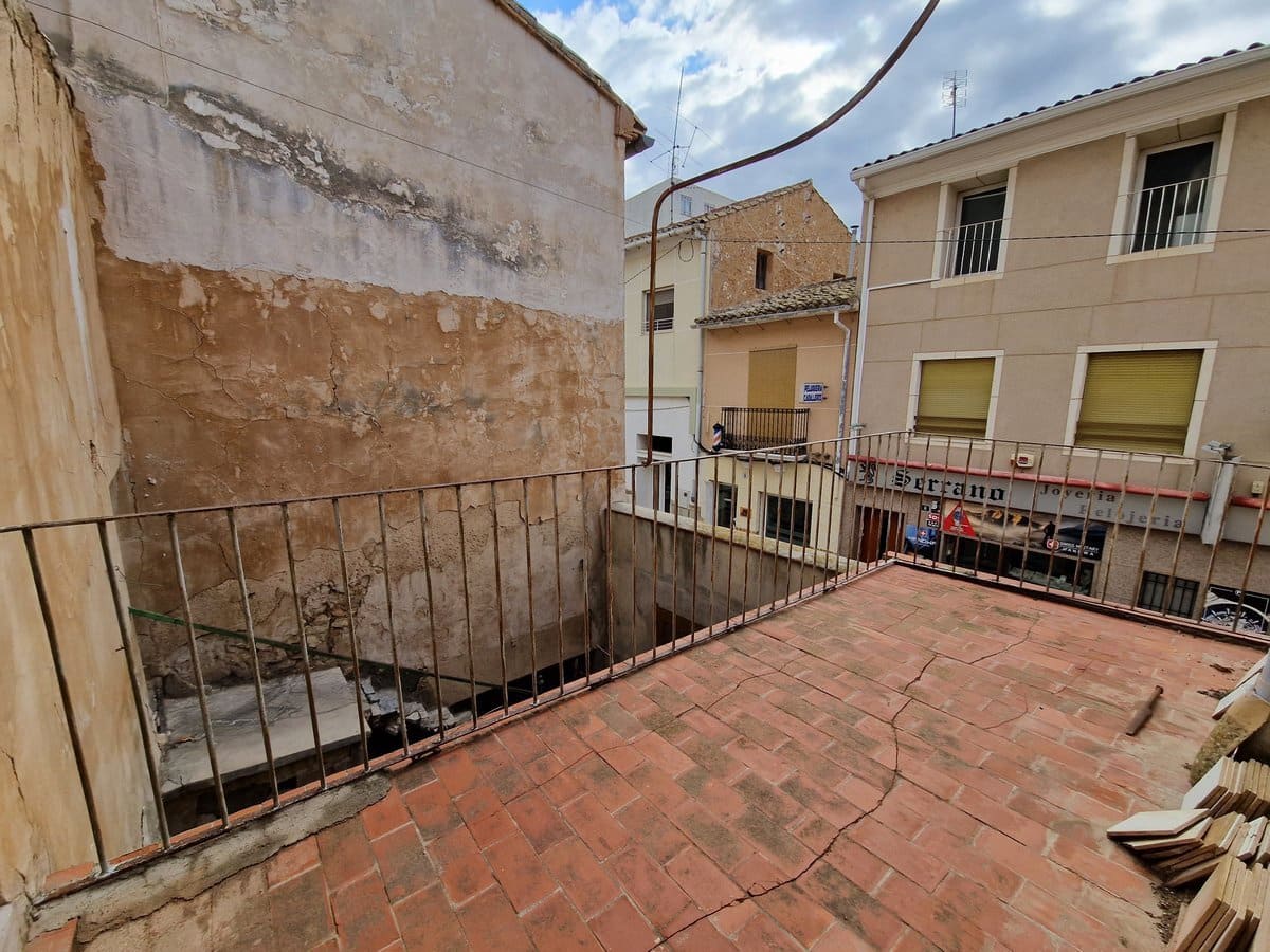 7 bedroom Townhouse for sale in Pinoso with pool - € 160,000 (Ref: 7397432)