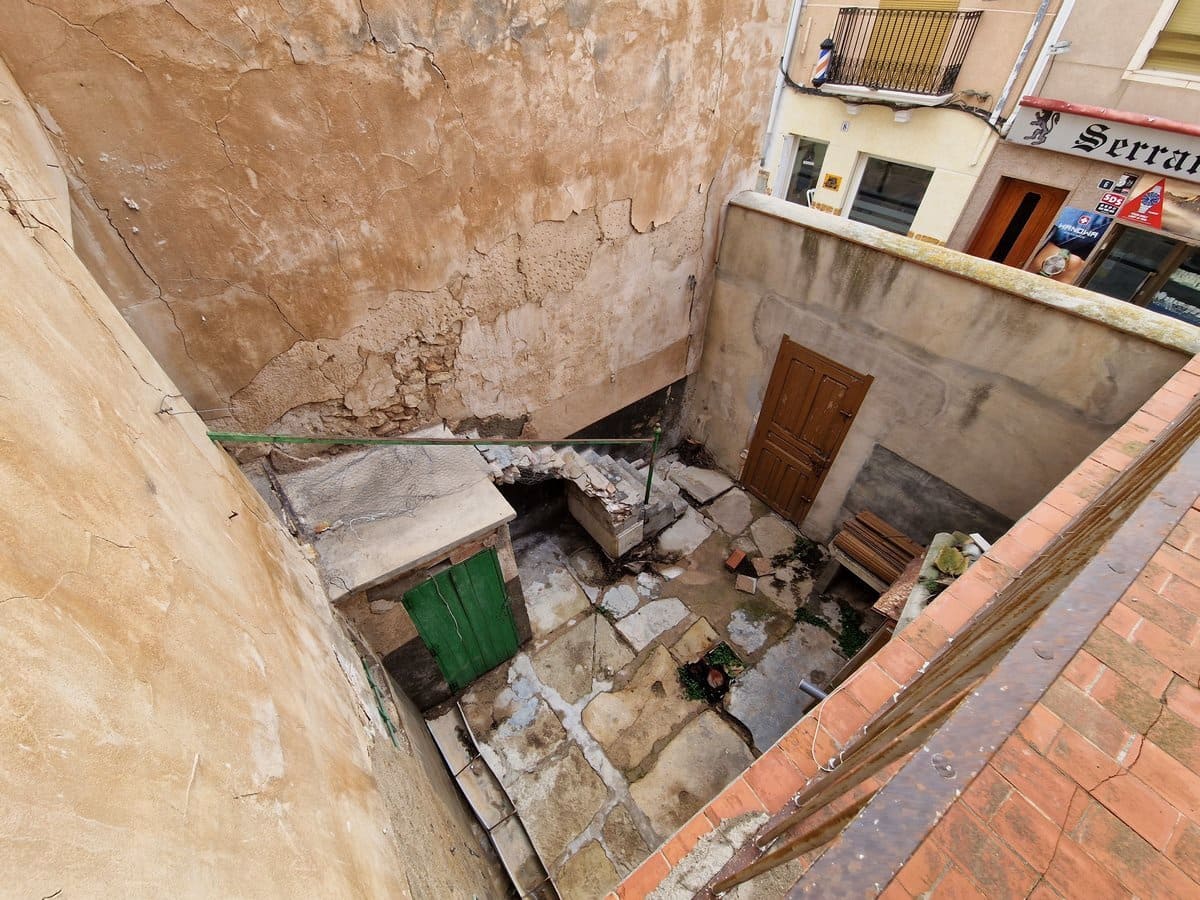 7 bedroom Townhouse for sale in Pinoso with pool - € 160,000 (Ref: 7397432)