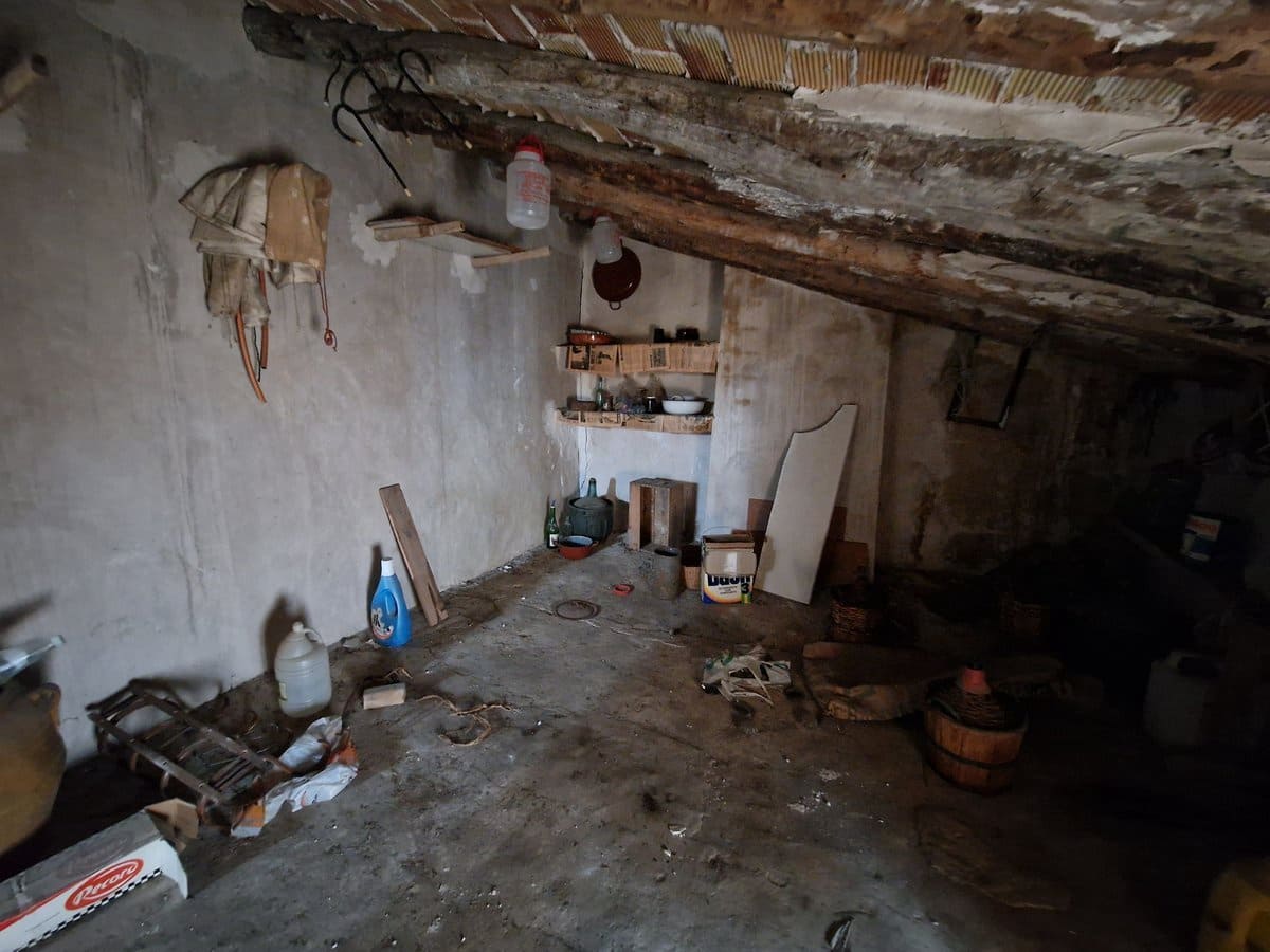7 bedroom Townhouse for sale in Pinoso with pool - € 160,000 (Ref: 7397432)