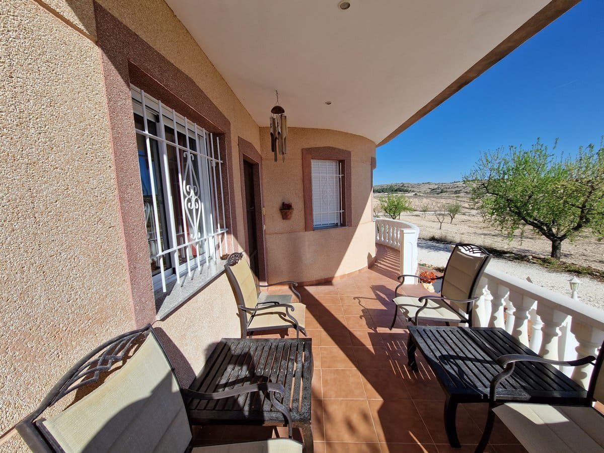 4 bedroom Villa for sale in Pinoso with pool - € 400,000 (Ref: 7460721)