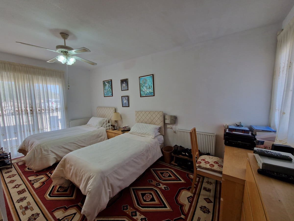 4 bedroom Villa for sale in Pinoso with pool - € 400,000 (Ref: 7460721)