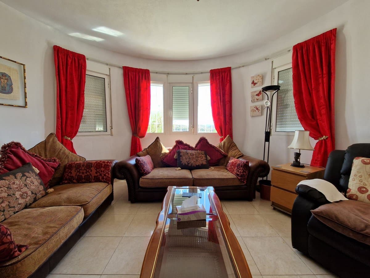 4 bedroom Villa for sale in Pinoso with pool - € 400,000 (Ref: 7460721)