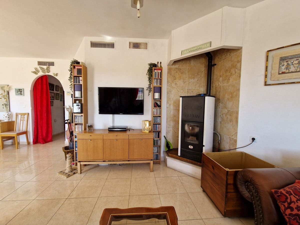 4 bedroom Villa for sale in Pinoso with pool - € 400,000 (Ref: 7460721)