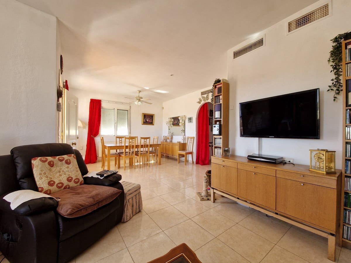 4 bedroom Villa for sale in Pinoso with pool - € 400,000 (Ref: 7460721)