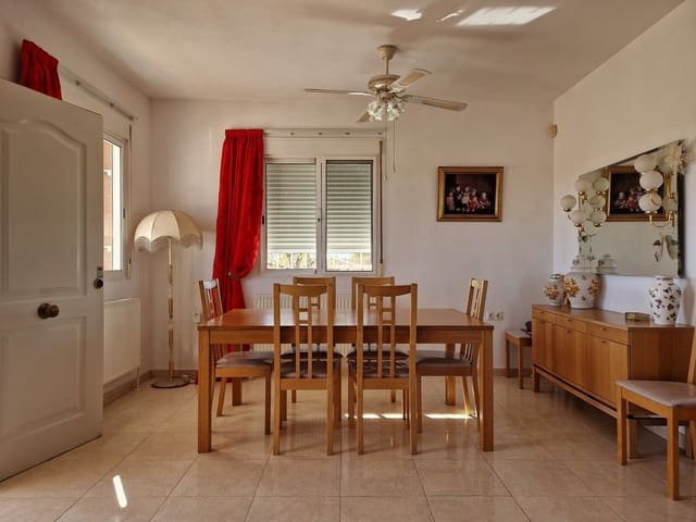 4 Zimmer Villa zu verkaufen in Pinoso mit Pool - 400.000 € (Ref: 7460721)