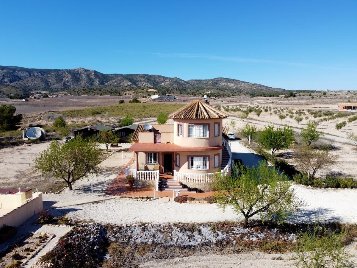 4 bedroom Villa for sale in Pinoso with pool - € 400,000 (Ref: 7460721)