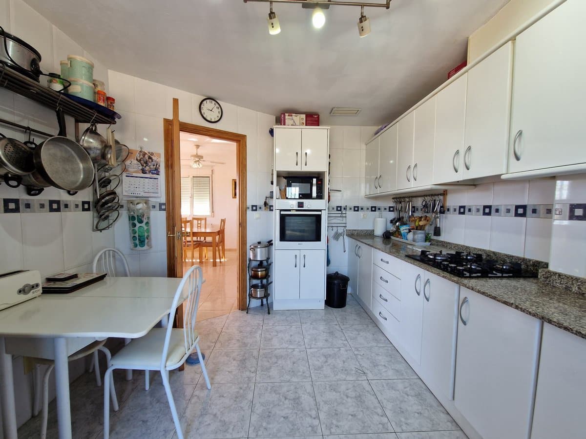 4 bedroom Villa for sale in Pinoso with pool - € 400,000 (Ref: 7460721)