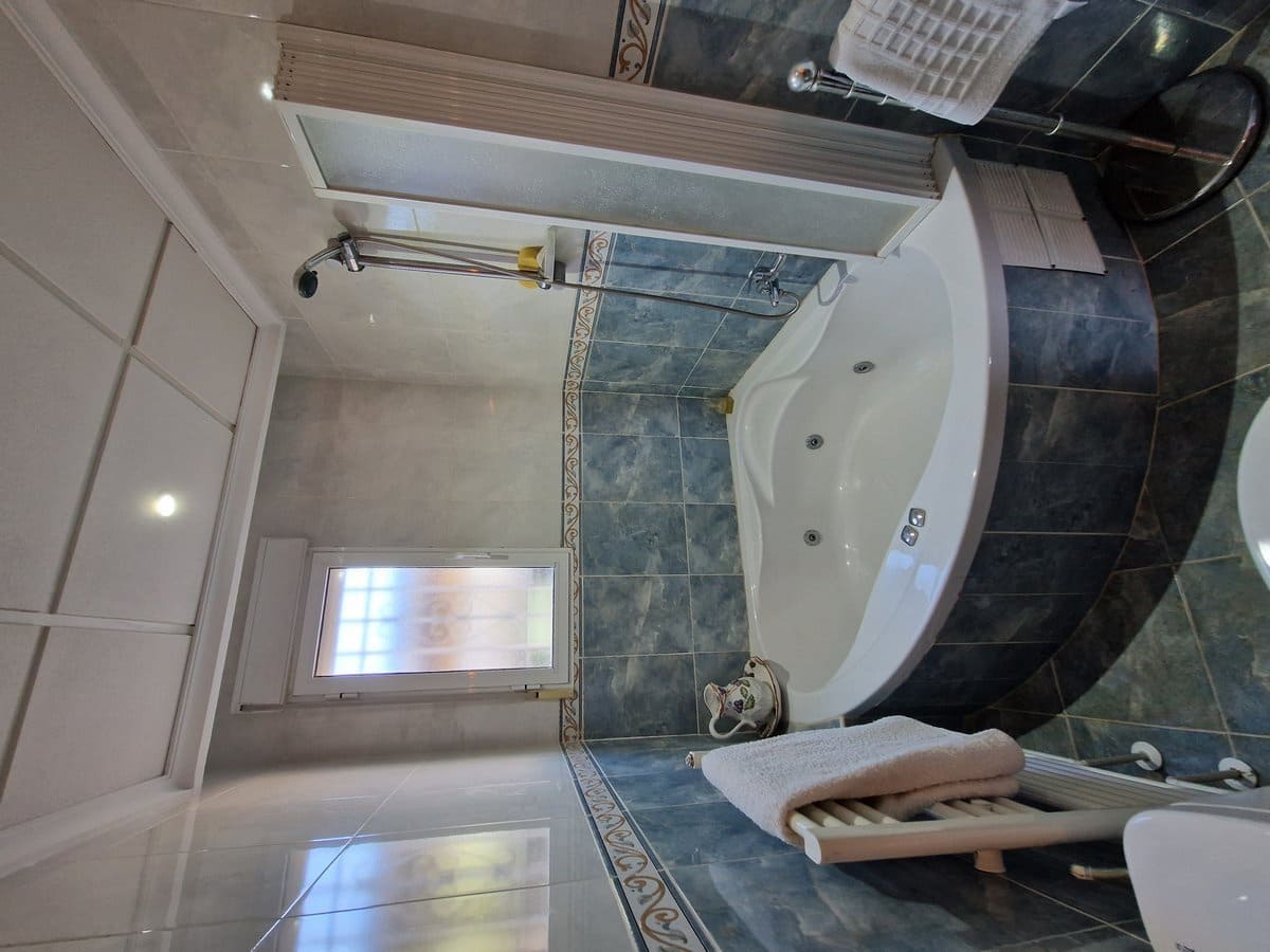 4 bedroom Villa for sale in Pinoso with pool - € 400,000 (Ref: 7460721)