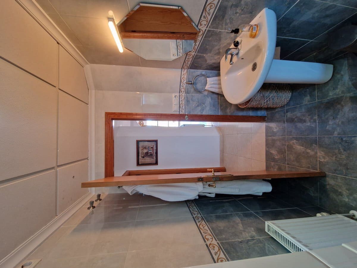 4 bedroom Villa for sale in Pinoso with pool - € 400,000 (Ref: 7460721)