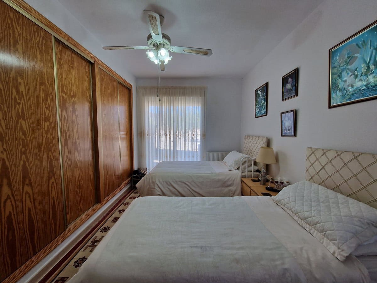 4 bedroom Villa for sale in Pinoso with pool - € 400,000 (Ref: 7460721)