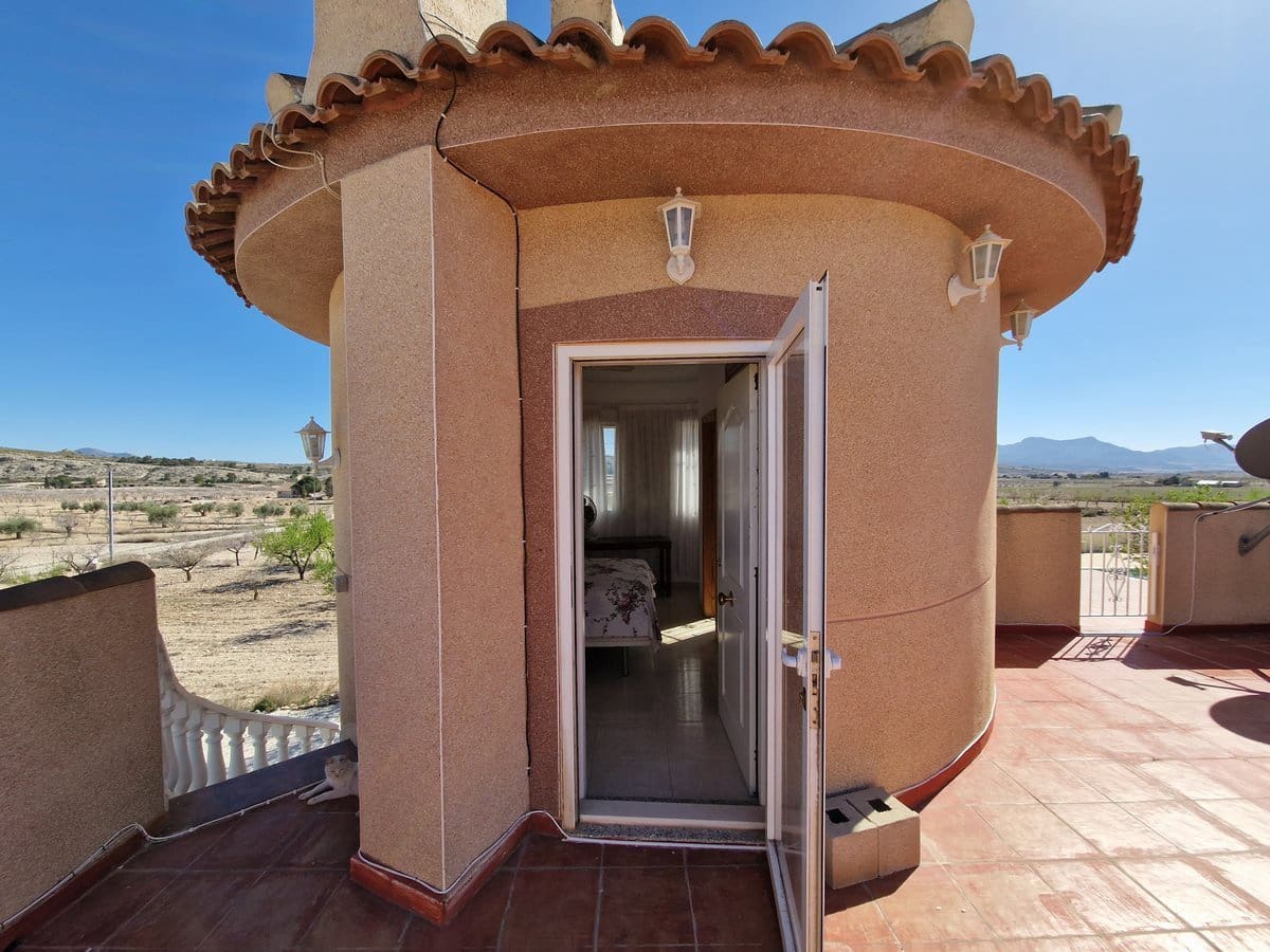 4 bedroom Villa for sale in Pinoso with pool - € 400,000 (Ref: 7460721)