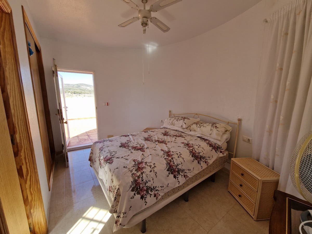 4 bedroom Villa for sale in Pinoso with pool - € 400,000 (Ref: 7460721)