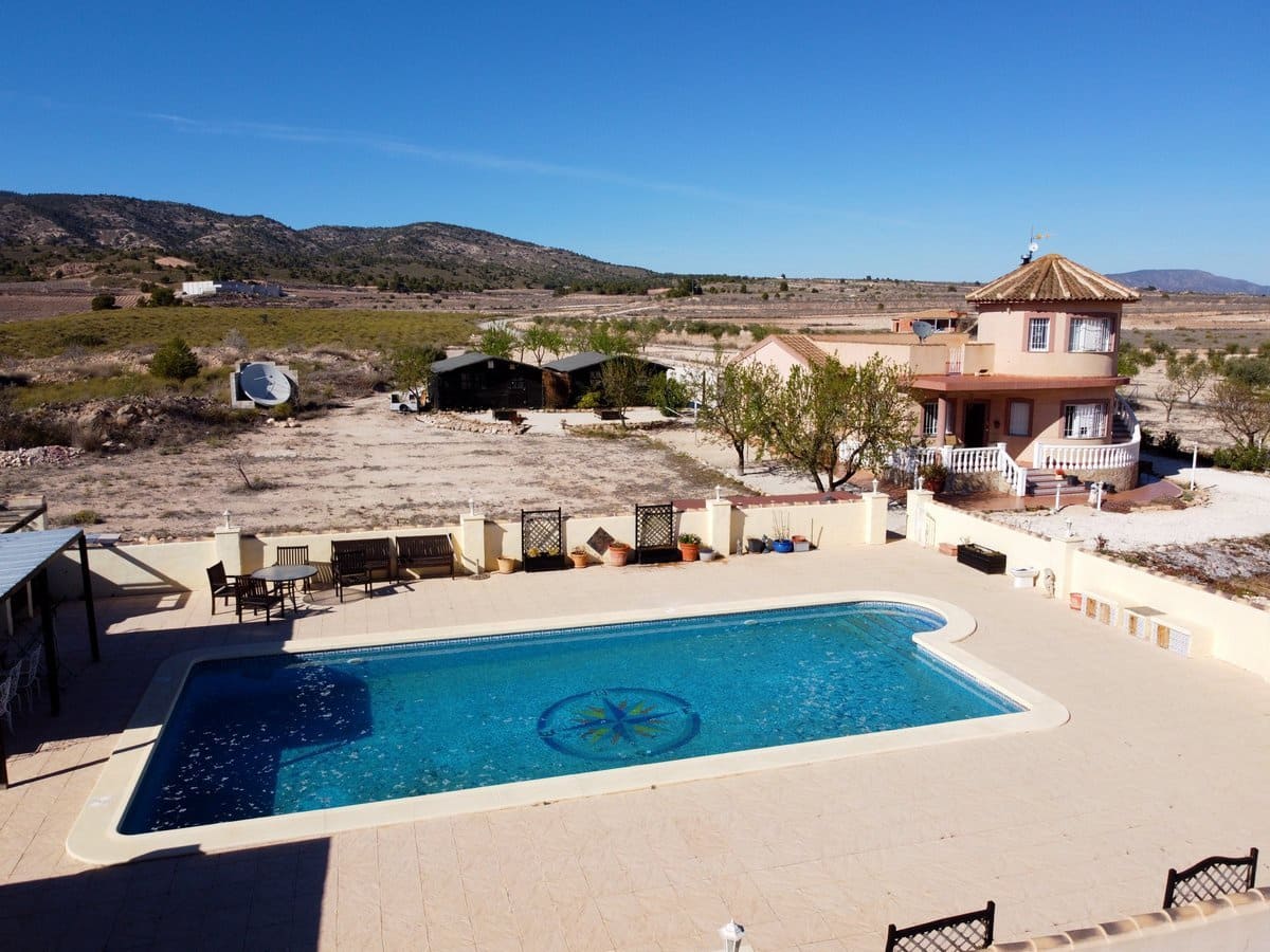 4 bedroom Villa for sale in Pinoso with pool - € 400,000 (Ref: 7460721)
