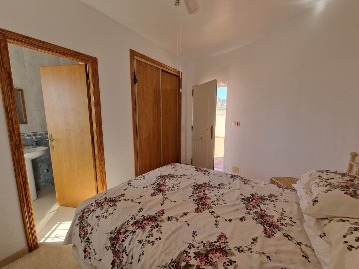 4 bedroom Villa for sale in Pinoso with pool - € 400,000 (Ref: 7460721)