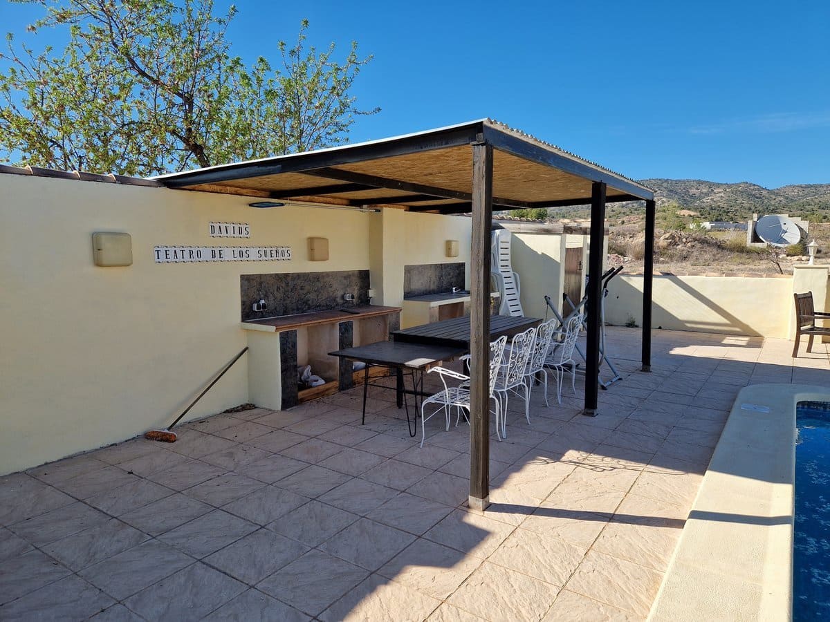 4 bedroom Villa for sale in Pinoso with pool - € 400,000 (Ref: 7460721)