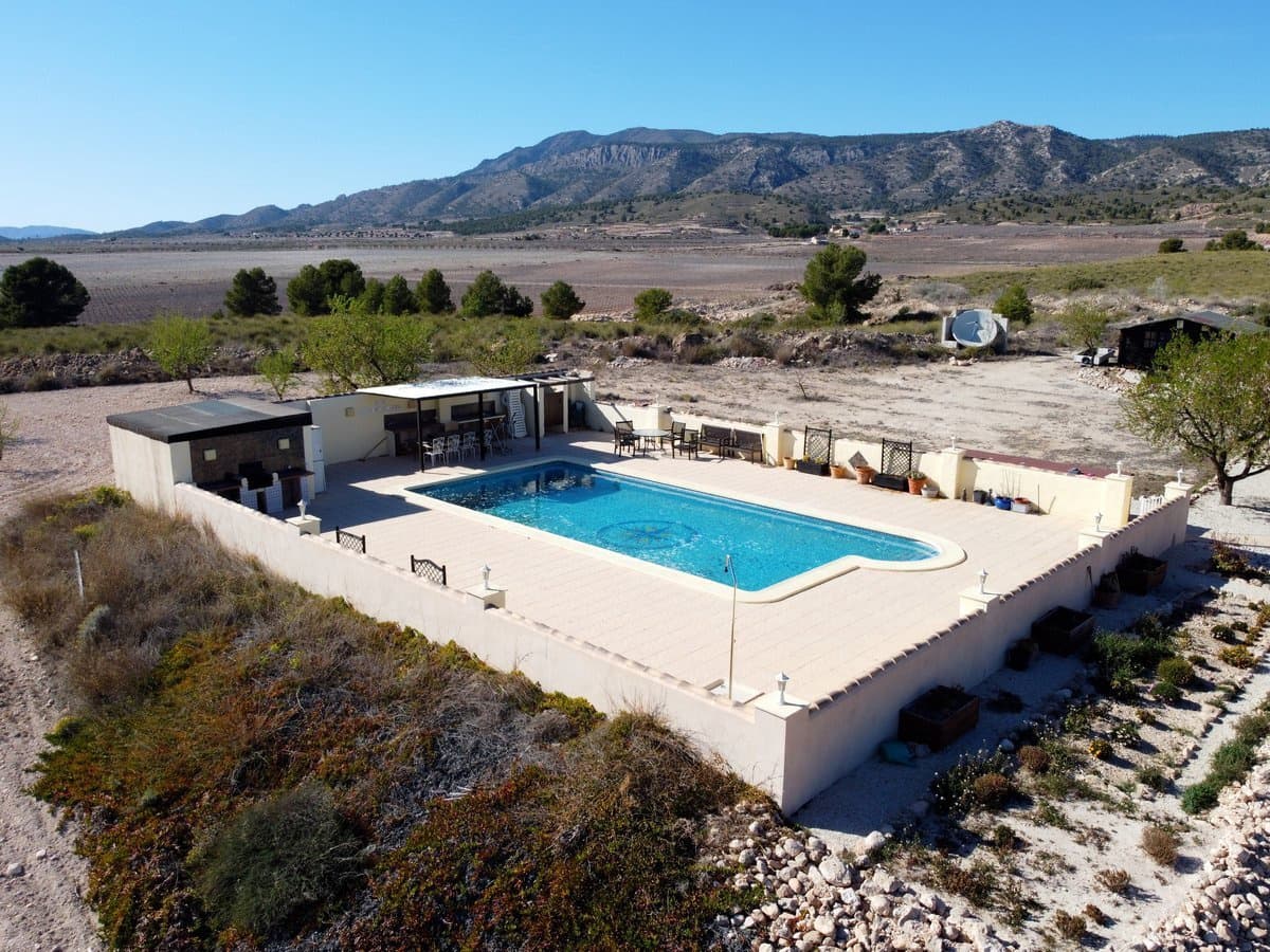 4 bedroom Villa for sale in Pinoso with pool - € 400,000 (Ref: 7460721)