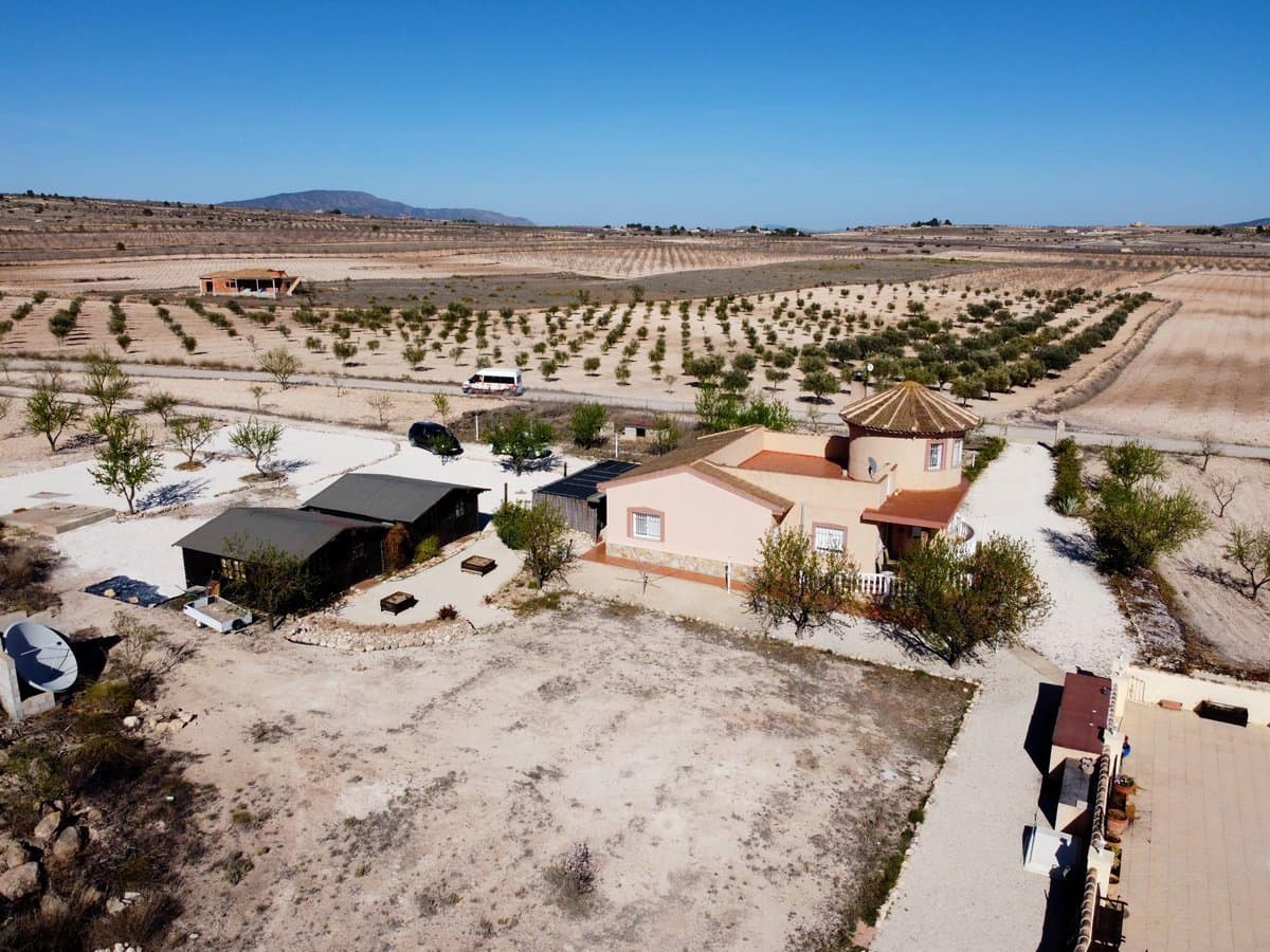 4 bedroom Villa for sale in Pinoso with pool - € 400,000 (Ref: 7460721)