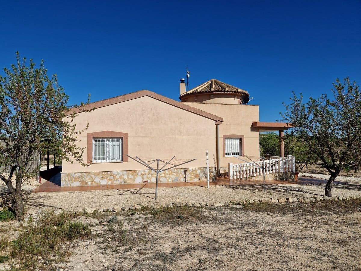 4 bedroom Villa for sale in Pinoso with pool - € 400,000 (Ref: 7460721)