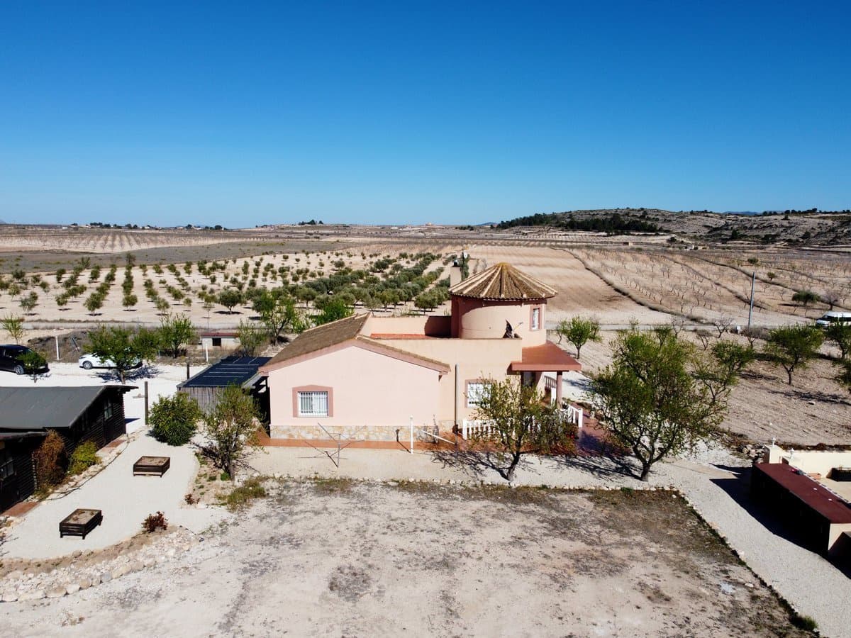 4 bedroom Villa for sale in Pinoso with pool - € 400,000 (Ref: 7460721)