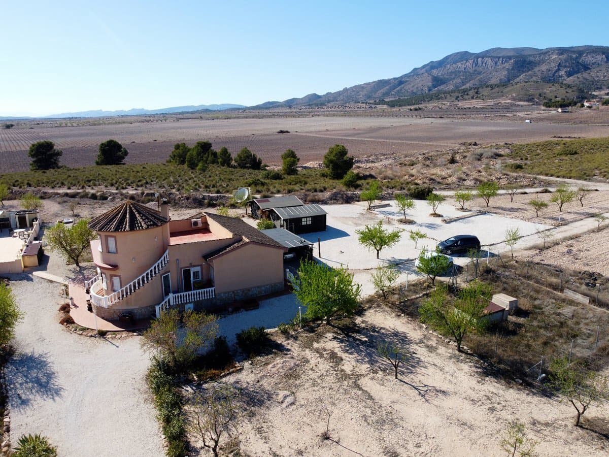4 bedroom Villa for sale in Pinoso with pool - € 400,000 (Ref: 7460721)