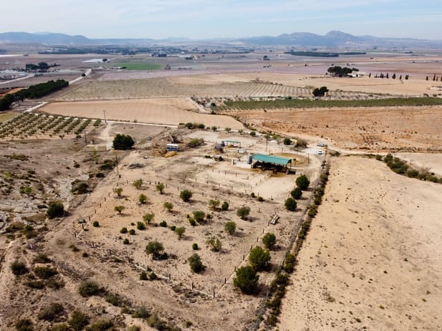 Mark till salu i Villena - 89 995 € (Ref: 7476795)