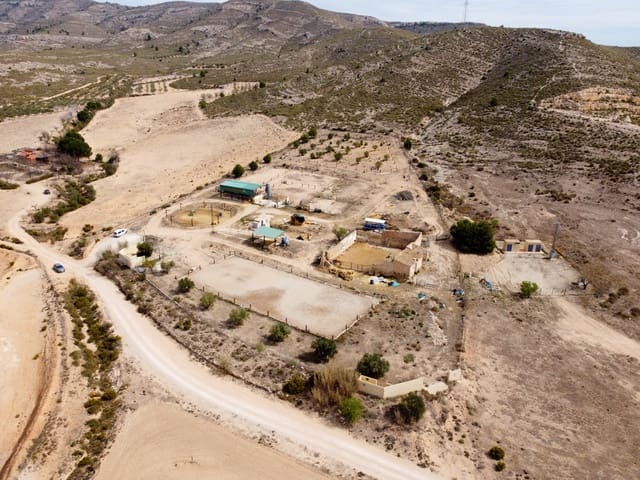 Mark till salu i Villena - 89 995 € (Ref: 7476795)