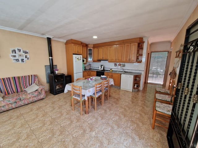 2 soveværelse Finca/Landehus til salg i Ubeda, Pinoso med swimmingpool - € 159.995 (Ref: 7493650)