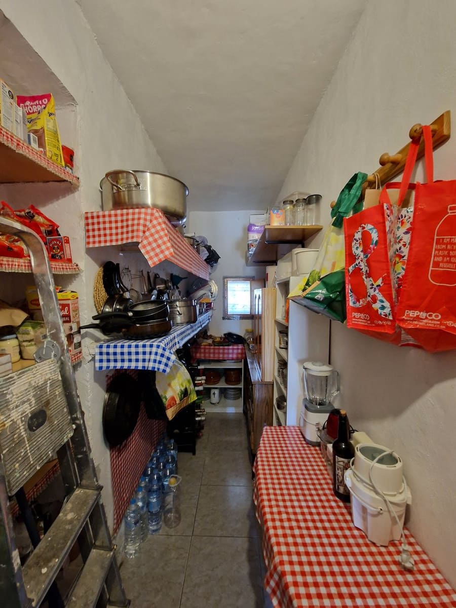 9 slaapkamer Finca/Landhuis te koop in El Canton met zwembad - € 229.995 (Ref: 7493651)