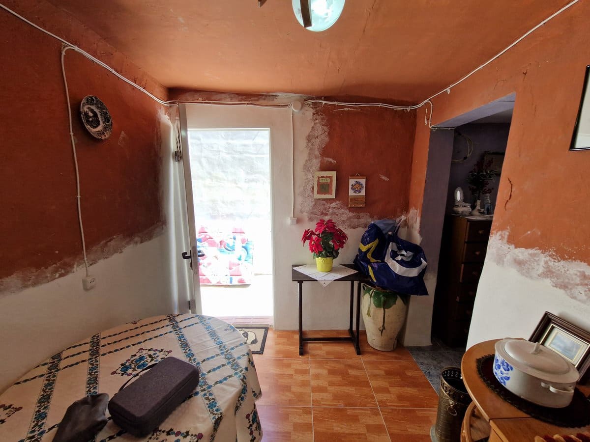 9 slaapkamer Finca/Landhuis te koop in El Canton met zwembad - € 229.995 (Ref: 7493651)