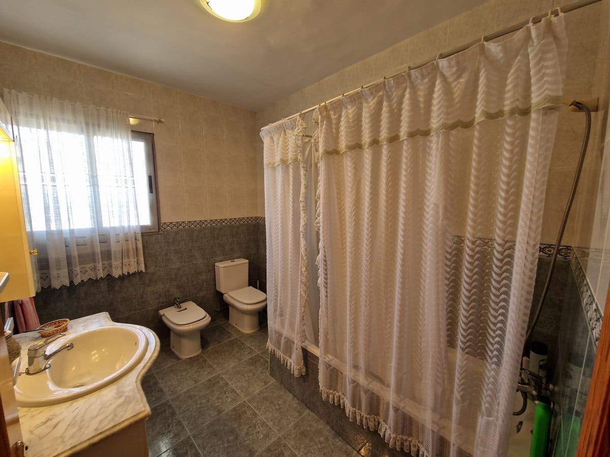 9 slaapkamer Finca/Landhuis te koop in El Canton met zwembad - € 229.995 (Ref: 7493651)