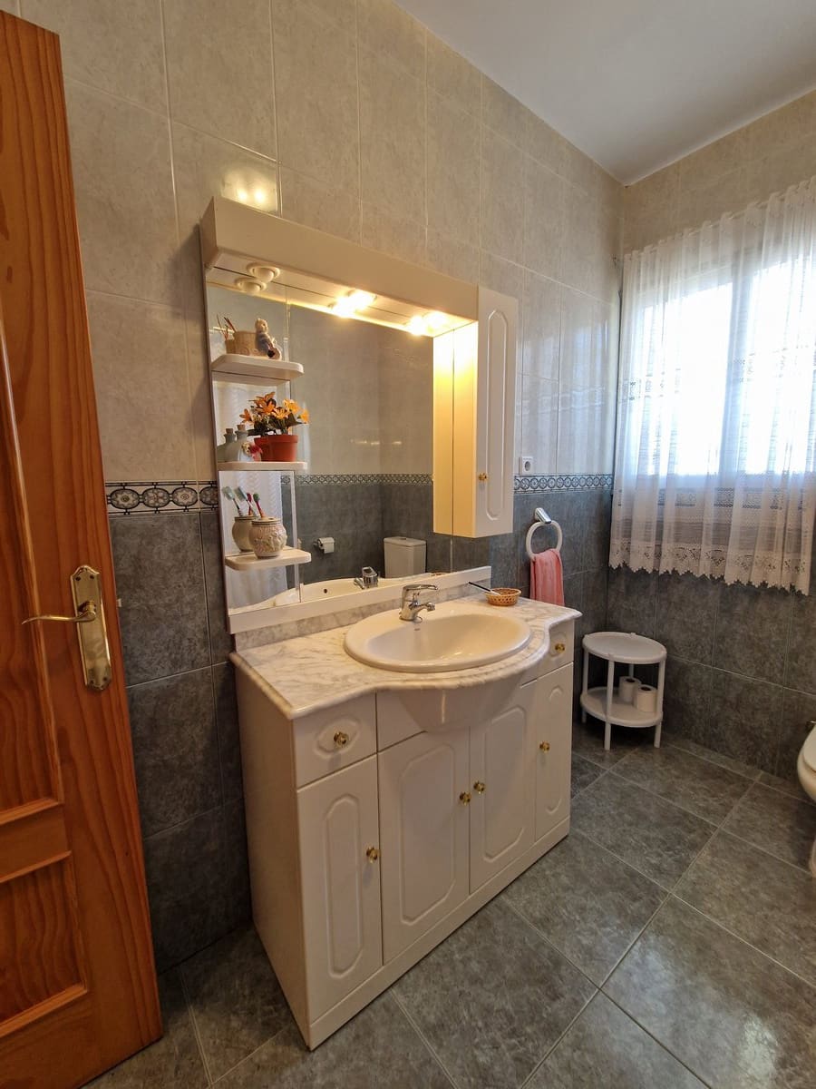 9 slaapkamer Finca/Landhuis te koop in El Canton met zwembad - € 229.995 (Ref: 7493651)