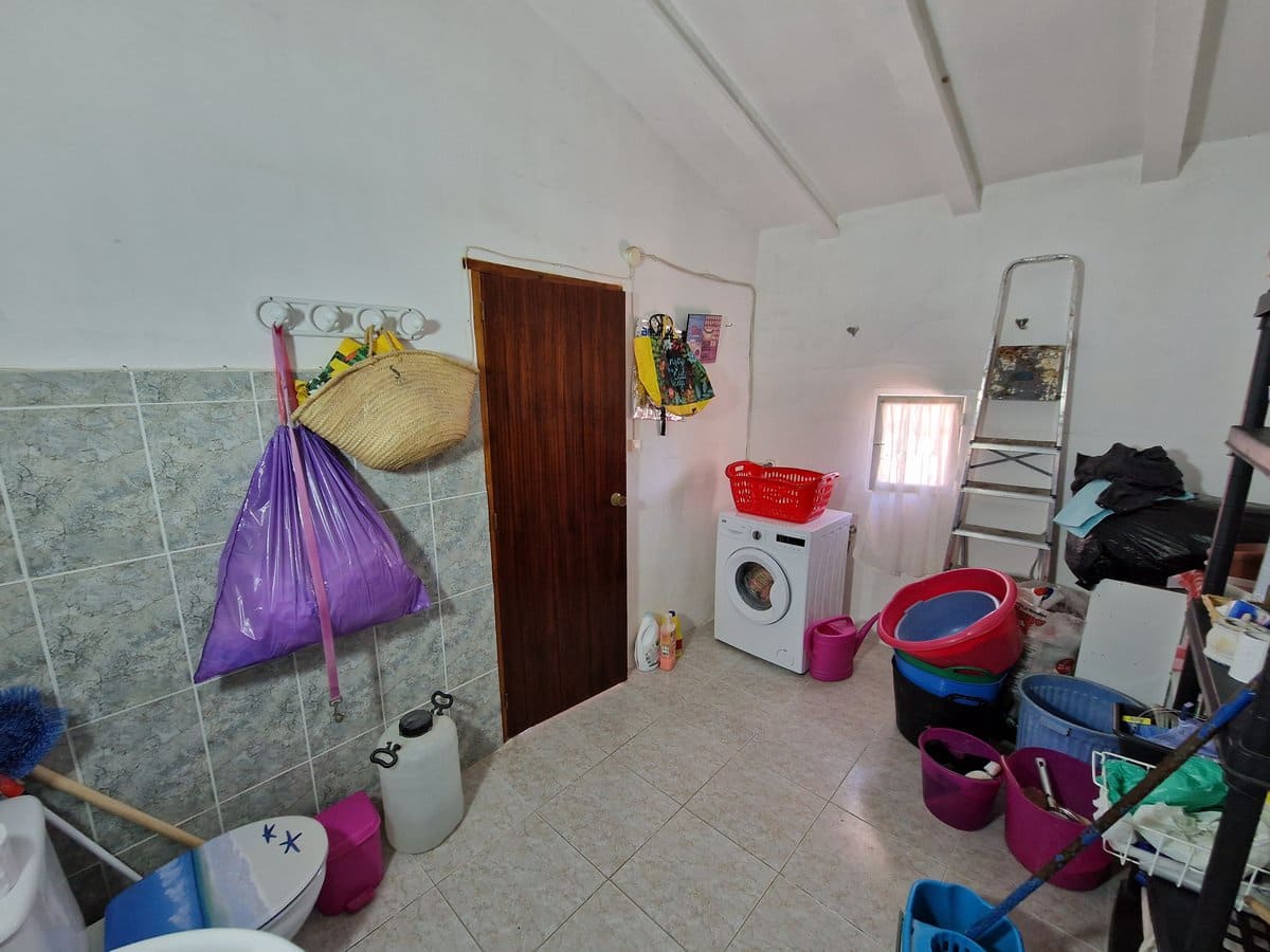 9 slaapkamer Finca/Landhuis te koop in El Canton met zwembad - € 229.995 (Ref: 7493651)