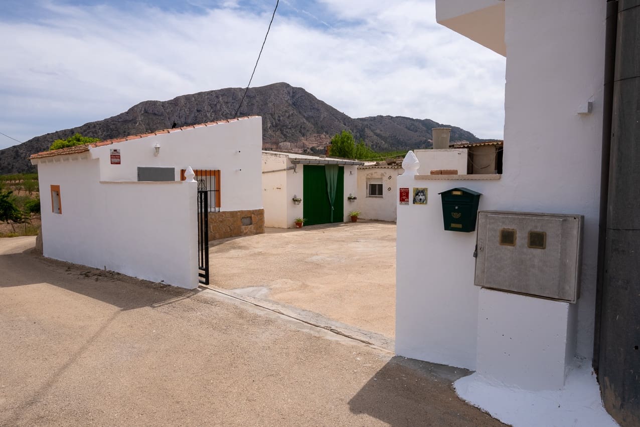 9 slaapkamer Finca/Landhuis te koop in El Canton met zwembad - € 229.995 (Ref: 7493651)