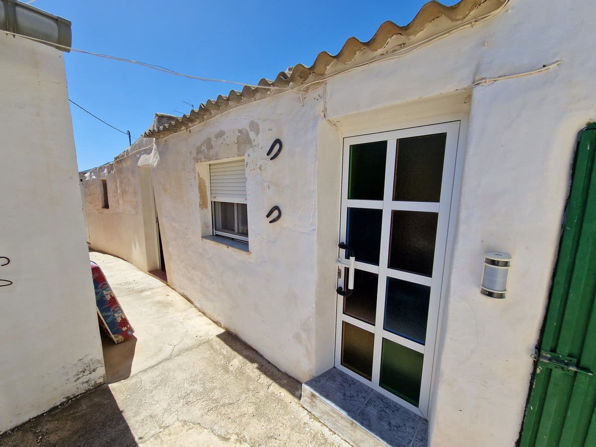 9 slaapkamer Finca/Landhuis te koop in El Canton met zwembad - € 229.995 (Ref: 7493651)