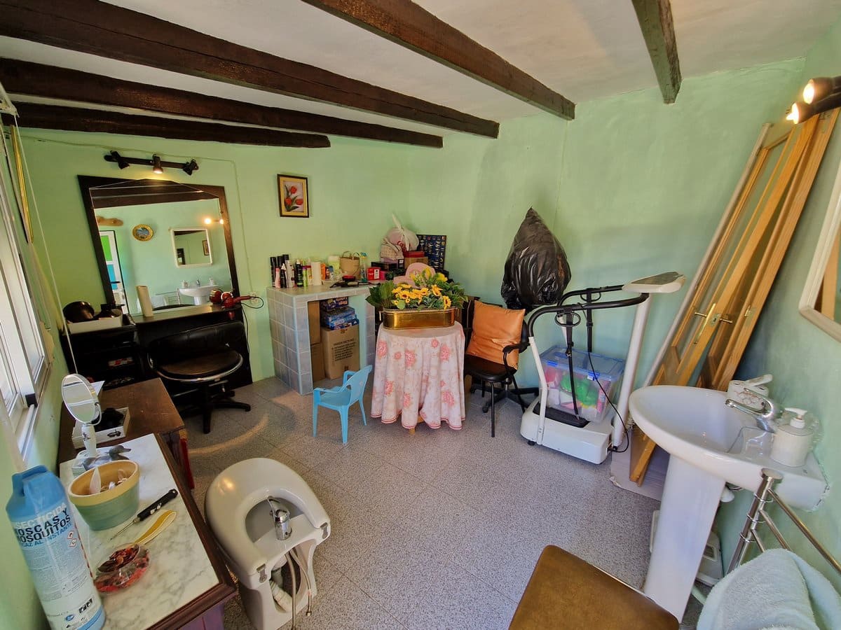 9 slaapkamer Finca/Landhuis te koop in El Canton met zwembad - € 229.995 (Ref: 7493651)