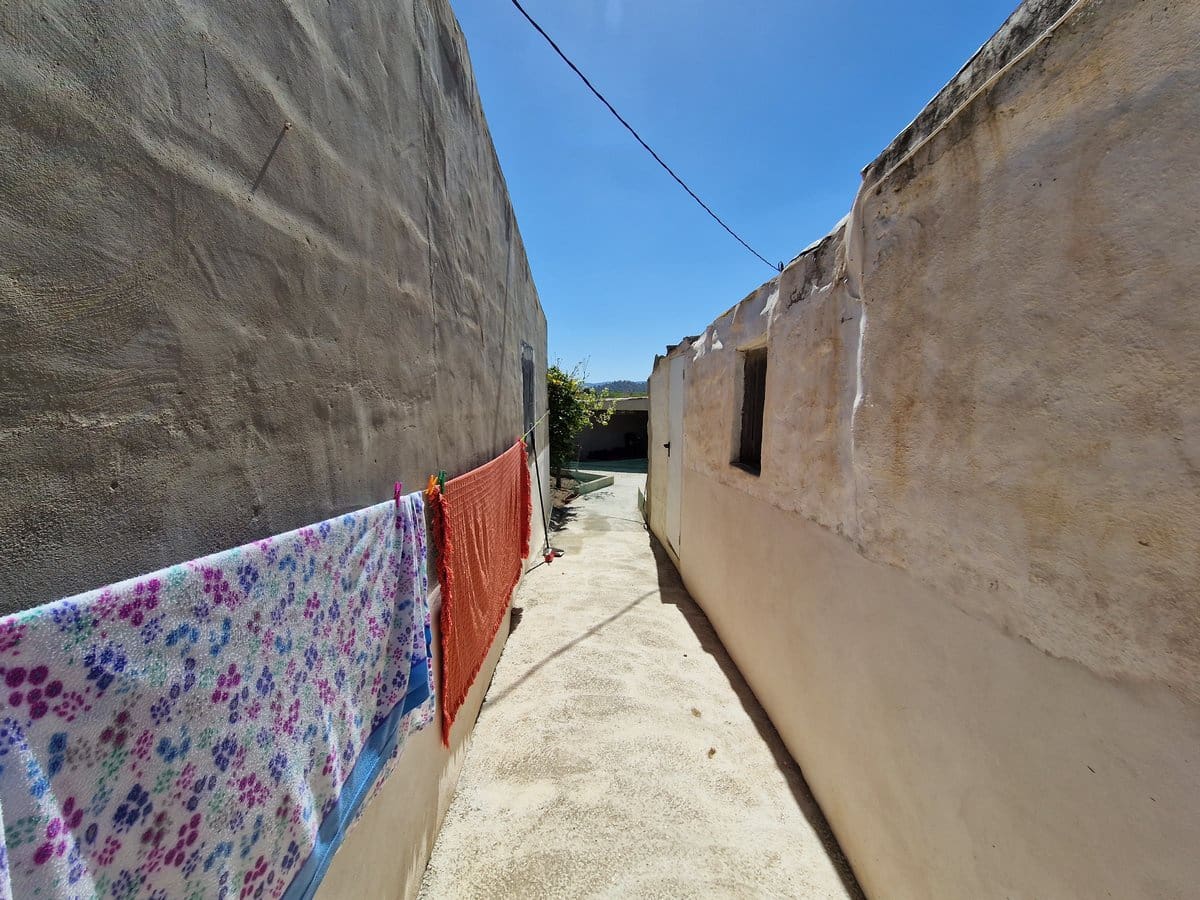 9 slaapkamer Finca/Landhuis te koop in El Canton met zwembad - € 229.995 (Ref: 7493651)