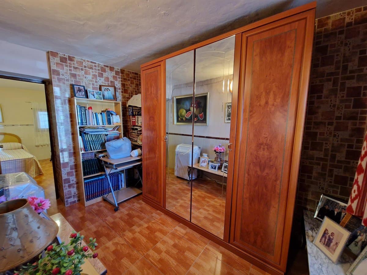 9 soverom Finca/Herregård til salgs i El Canton med svømmebasseng - € 276 000 (Ref: 7493651)