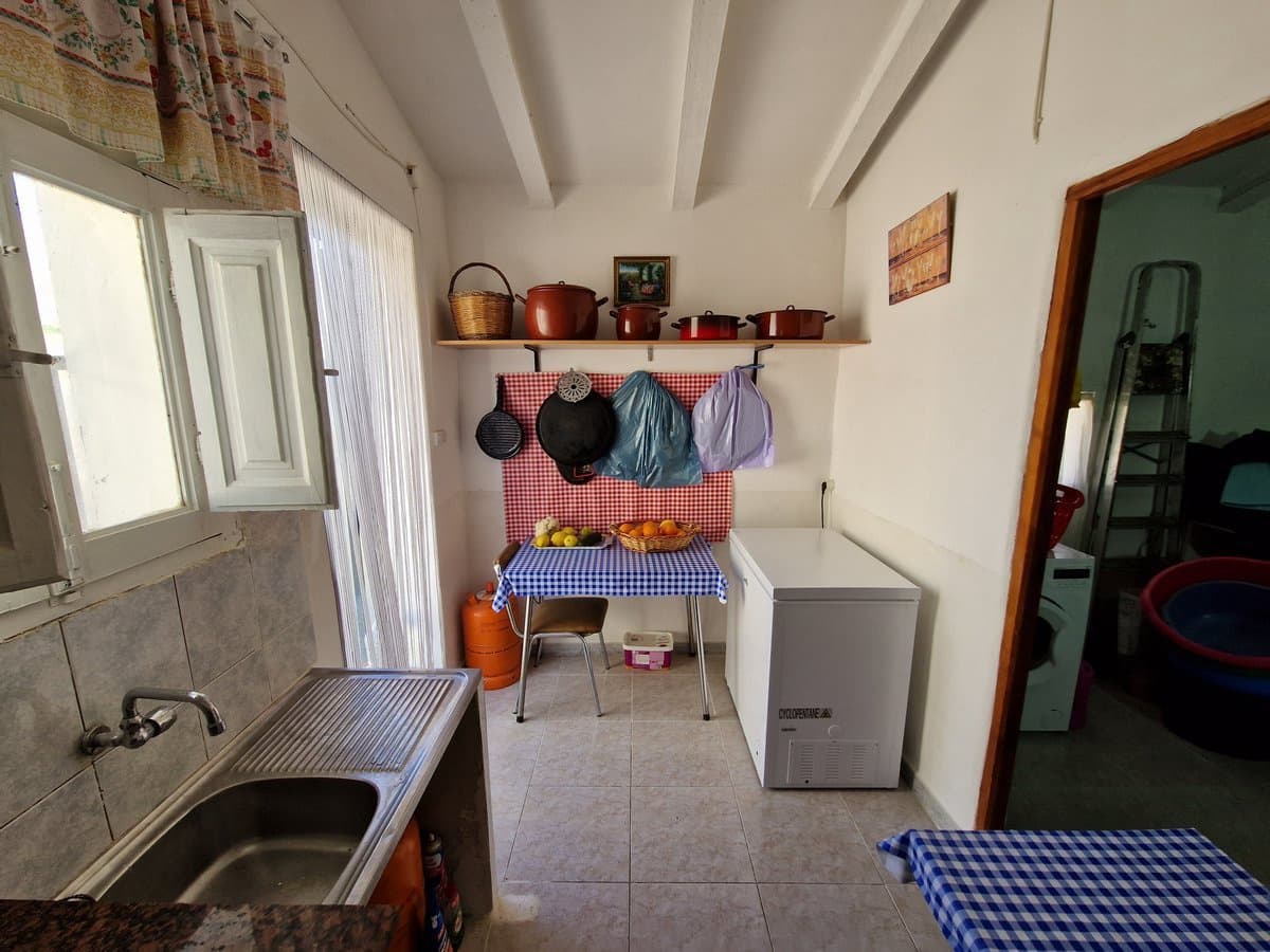 9 soverom Finca/Herregård til salgs i El Canton med svømmebasseng - € 276 000 (Ref: 7493651)