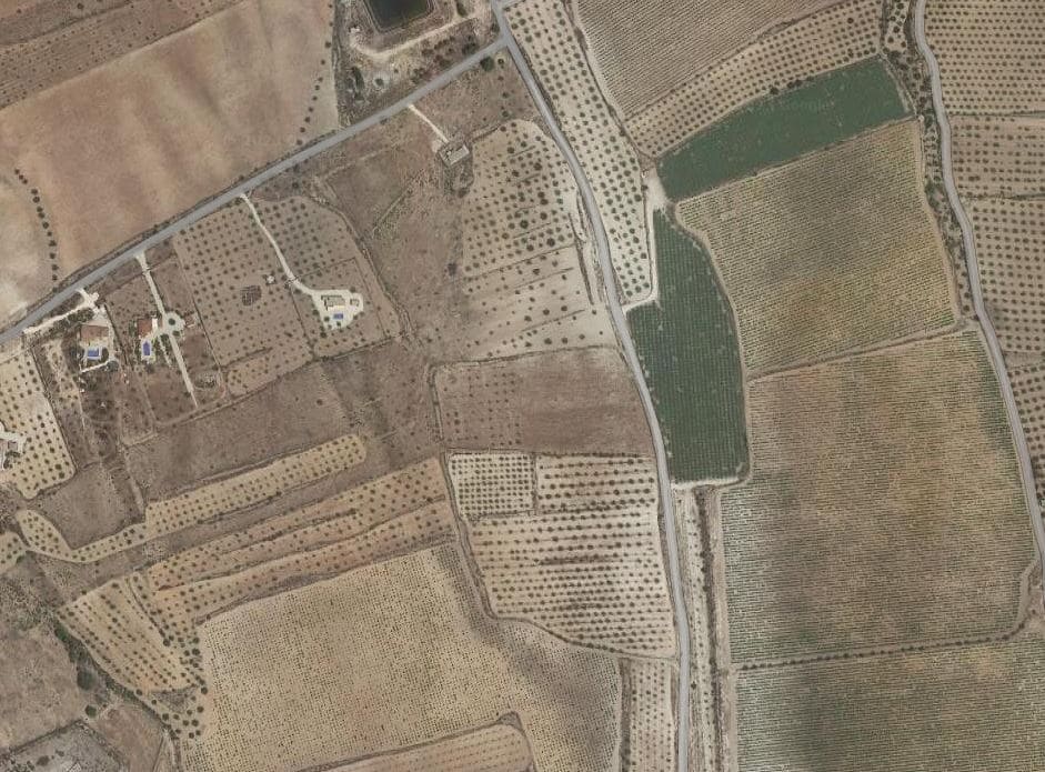 Grunde uden byggetilladelser til salg i Ubeda - € 29.900 (Ref: 7500872)