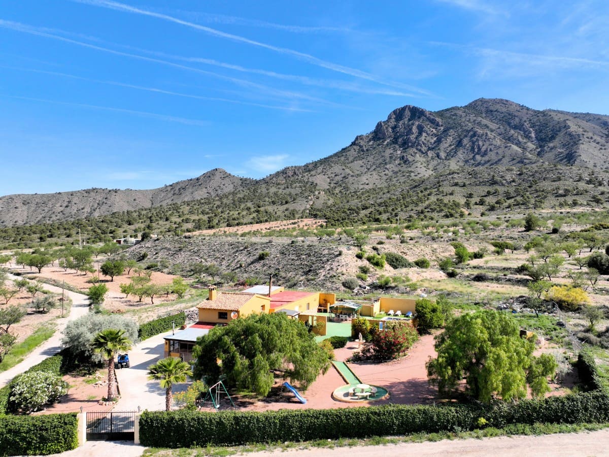 4 bedroom Finca/Country House for sale in Jumilla with pool - € 315,000 (Ref: 7668835)